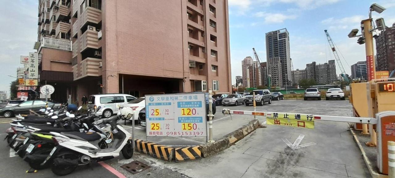 花的家 高鐵左營站前2號出口高鐵路步行3分鐘 最多6位可入住 3間卧房 月租長租 Kaohsiung Bagian luar foto