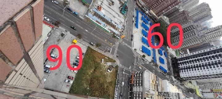 花的家 高鐵左營站前2號出口高鐵路步行3分鐘 最多6位可入住 3間卧房 月租長租 Kaohsiung Bagian luar foto